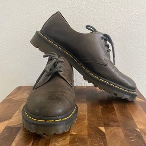 Military-inspired version of the second Dr. Martens shoe ever made: the 1461